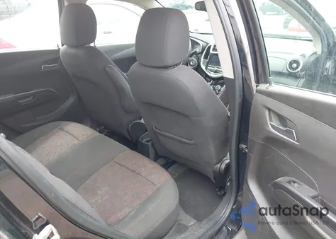 2020 Chevrolet Sonic Fwd Lt 5-Door z USA, uszkodzony, nr VIN 1G1JD6SB4L4129665